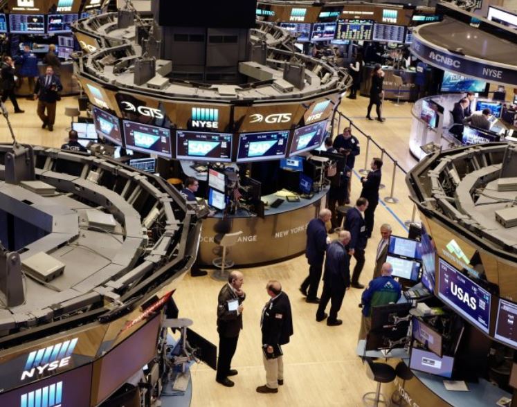 Were Hedge Funds Right About Piling Into American Tower Corporation (AMT)?